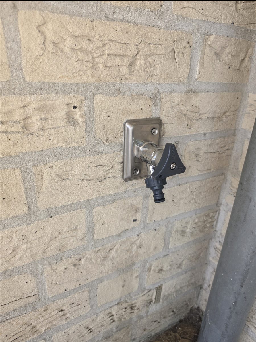 Buitenkraan na herstel en aansluiting door SpoedGieters