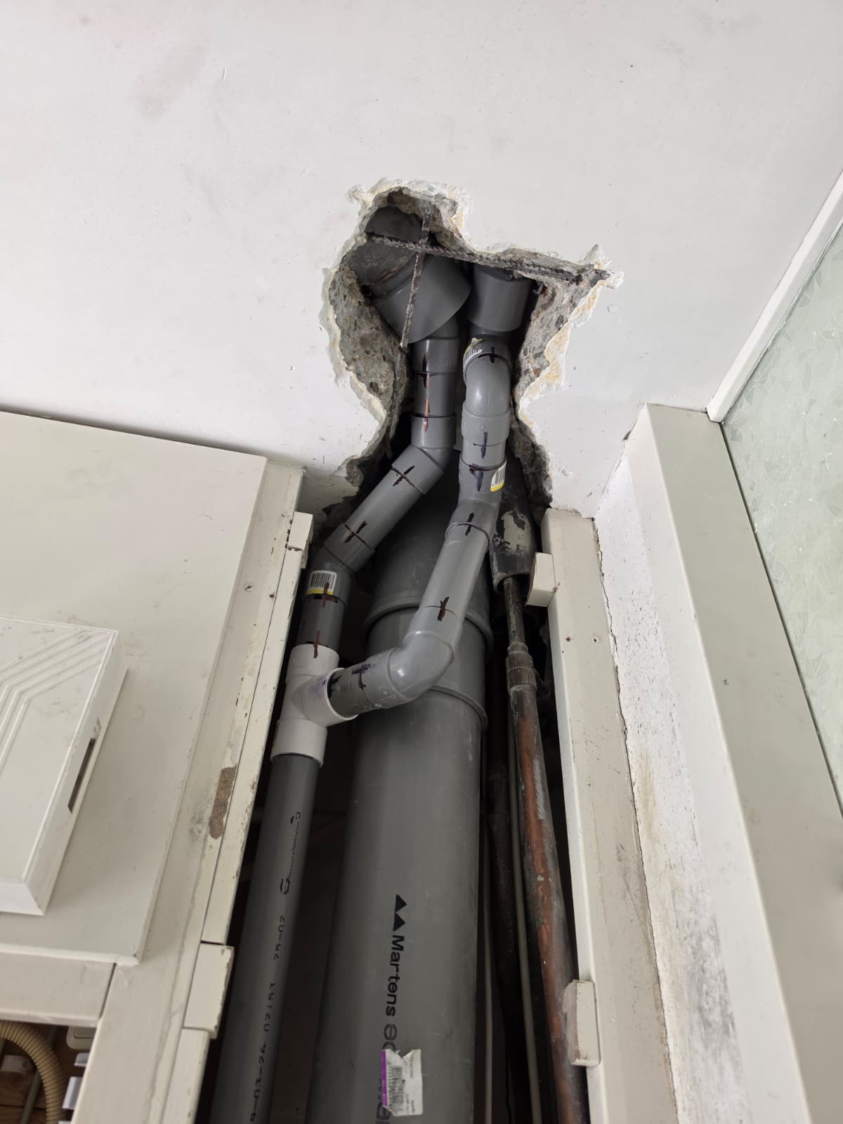 Standpijp vanuit badkamer na herstel door SpoedGieters